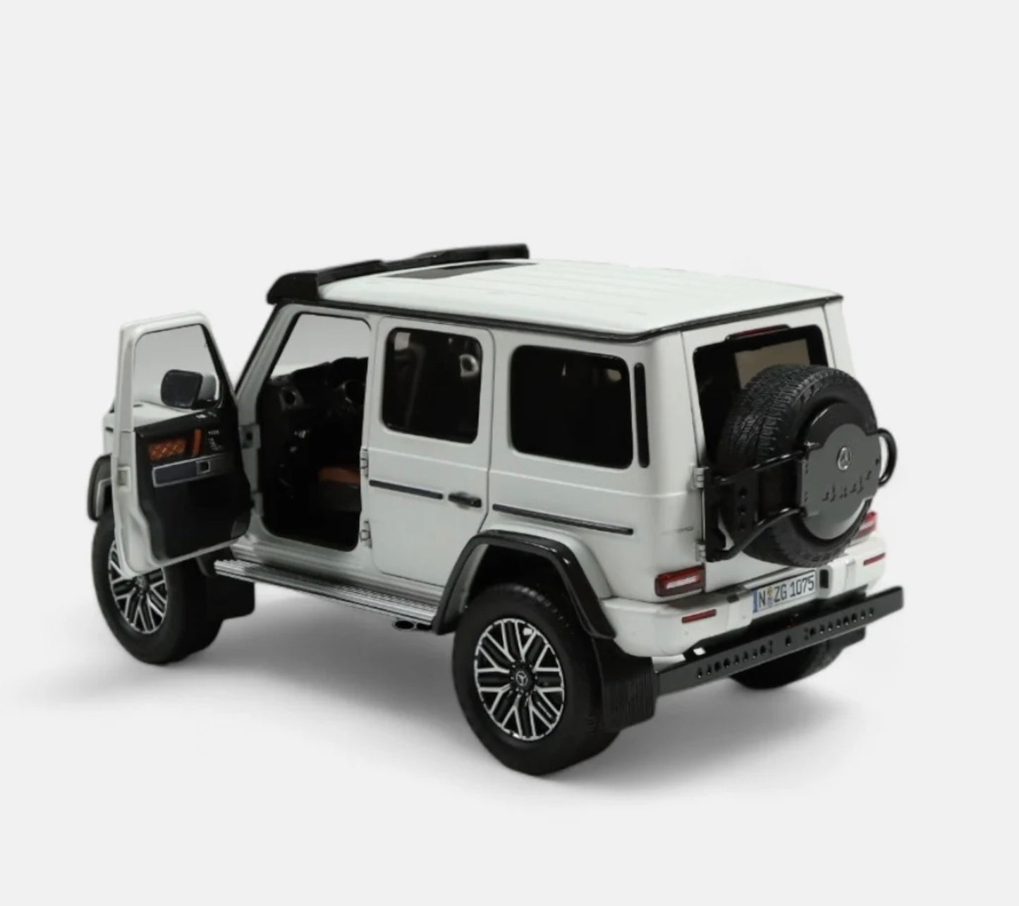 NZG 1:18 - Mercedes AMG G 63 4x4² Standard, opalithwhite