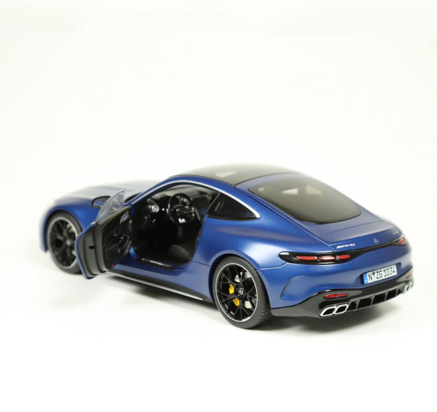 NZG 1:18 - Mercedes AMG GT 63, C192 spectral blue