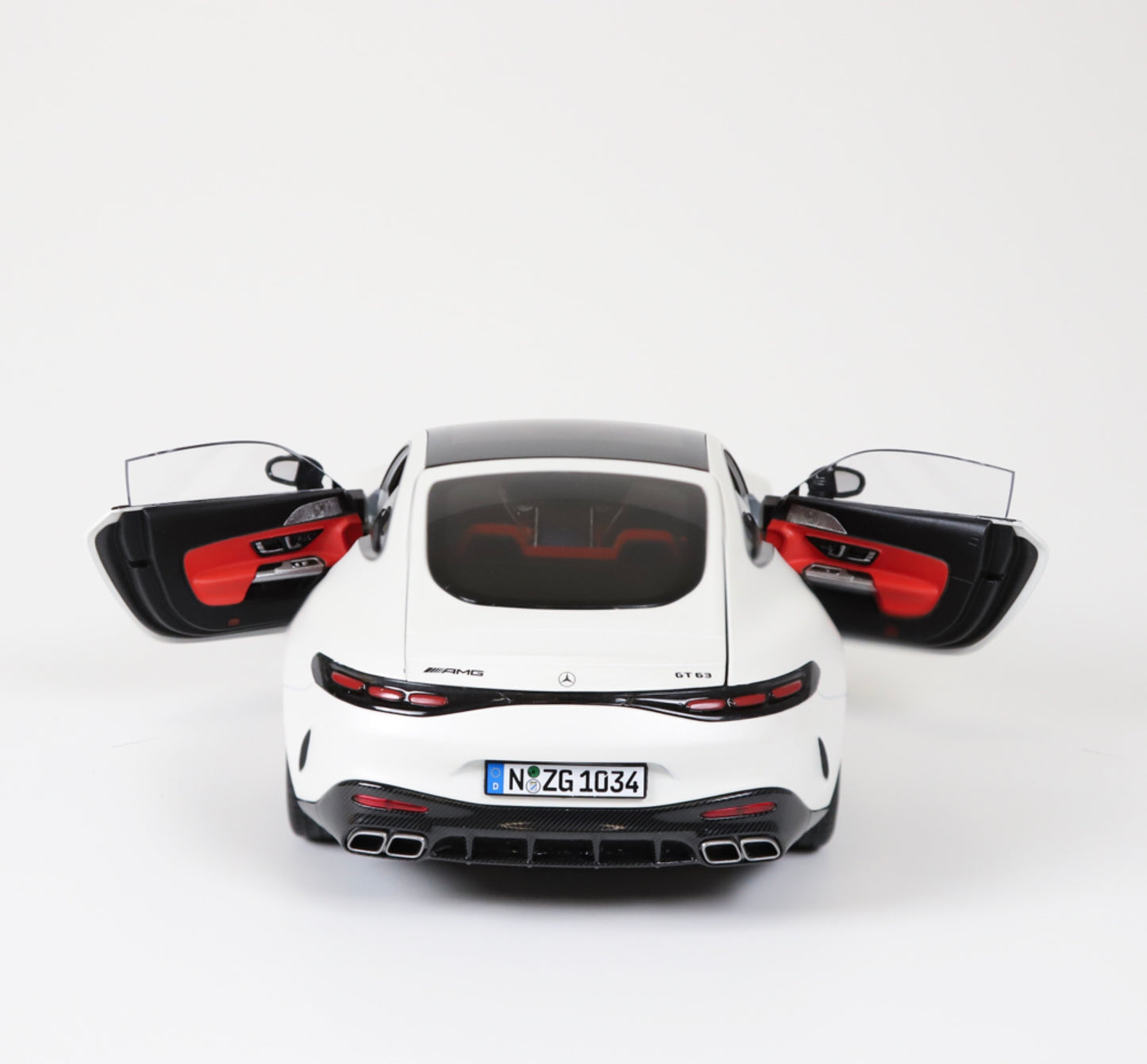 NZG 1:18 - Mercedes AMG GT 63, C192 opalithwhite