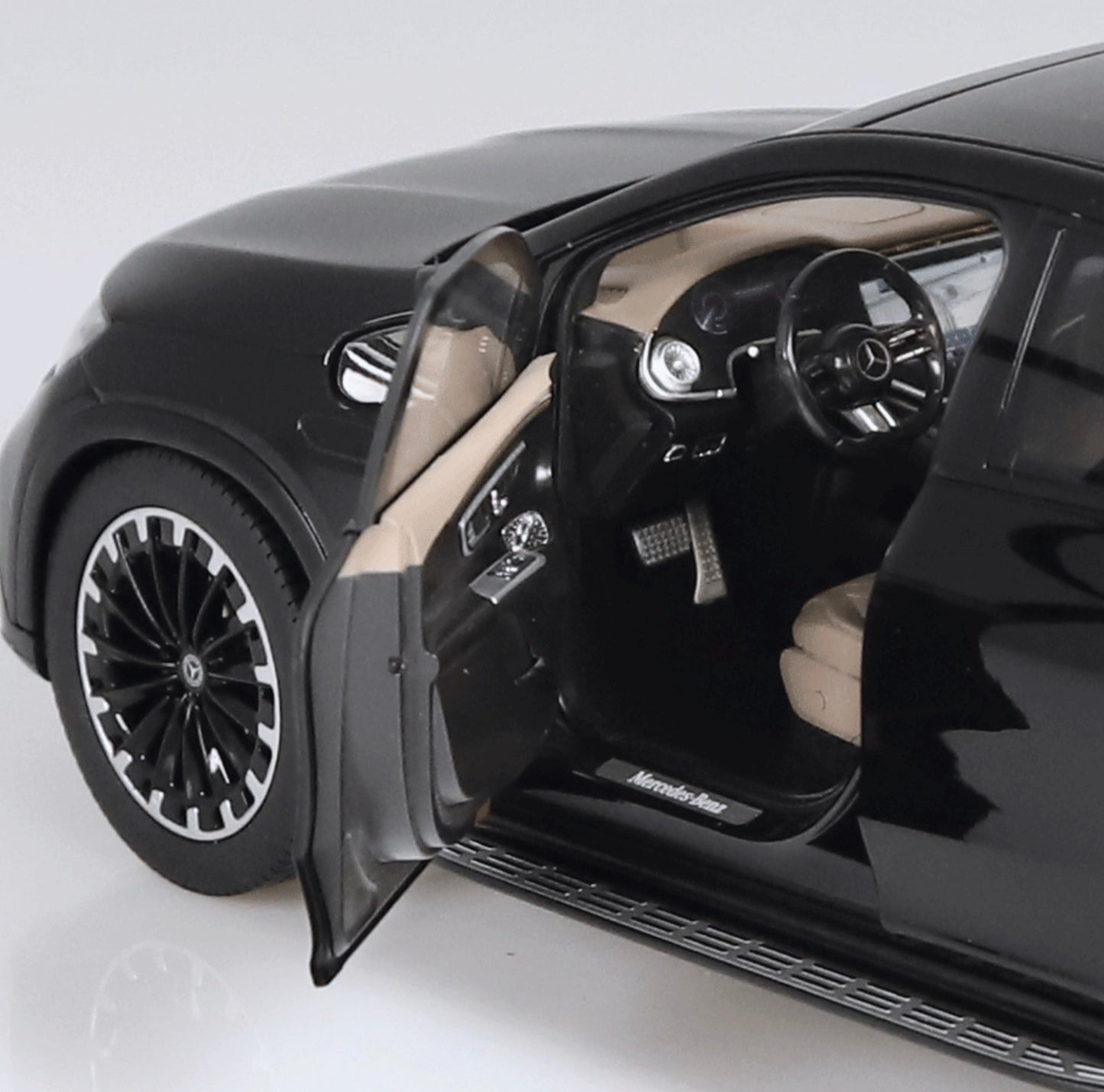 NZG 1:18 - Mercedes-Benz EQE SUV, AMG Line - obsidian black