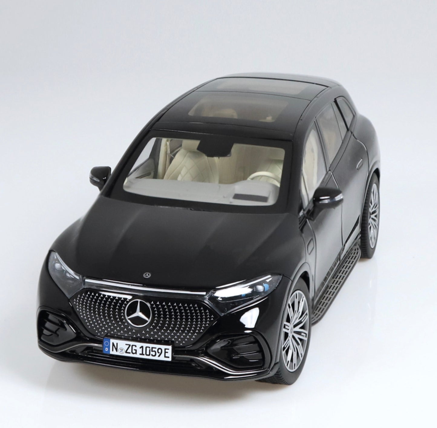 NZG 1:18 - Mercedes-Benz EQS SUV, AMG Line - obsidianblack