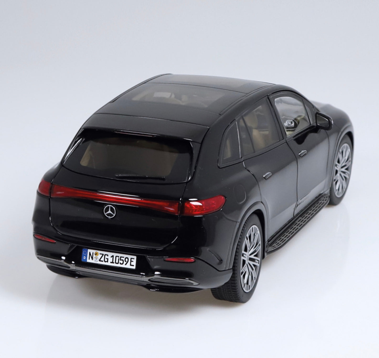 NZG 1:18 - Mercedes-Benz EQS SUV, AMG Line - obsidianblack
