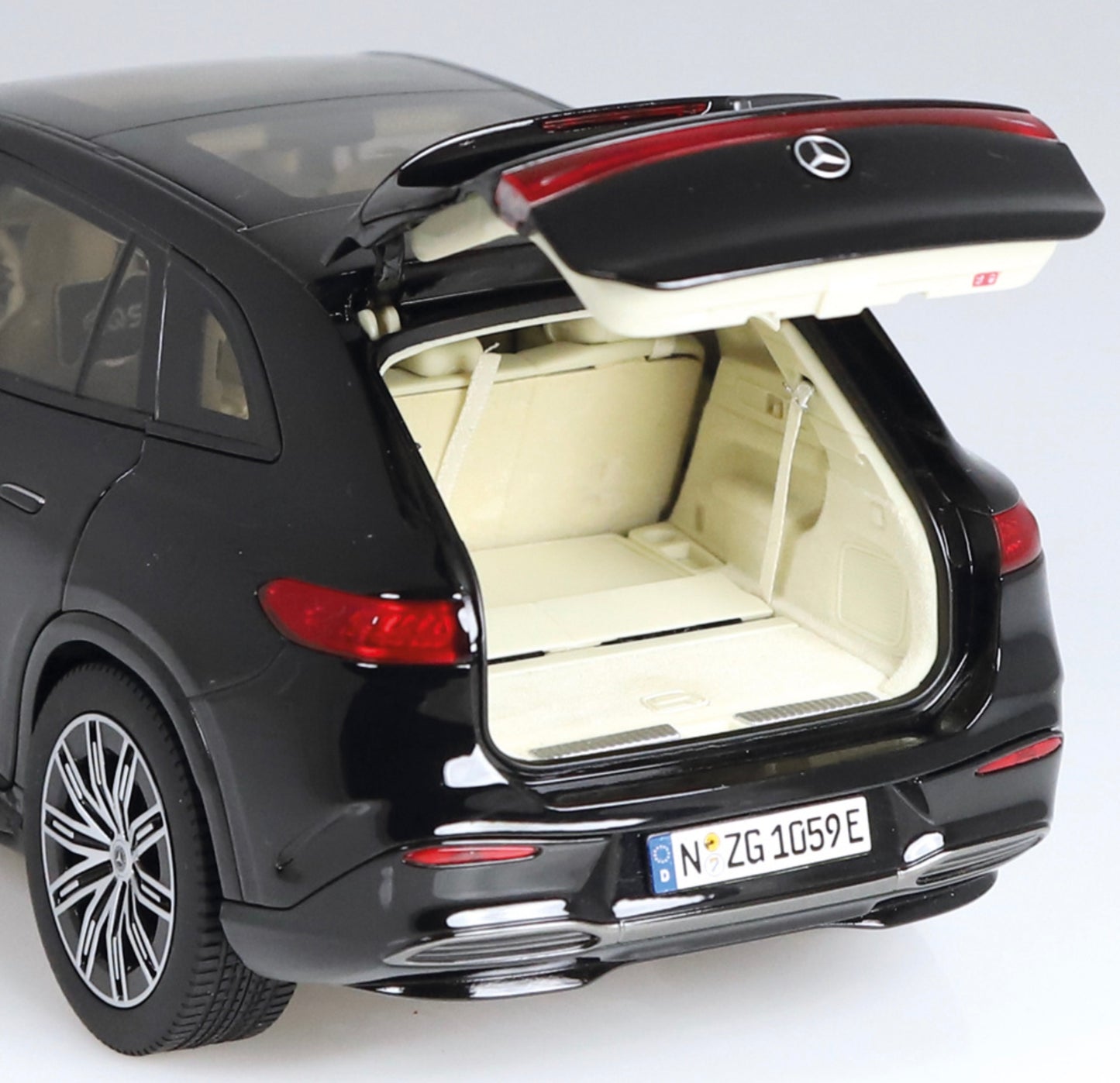 NZG 1:18 - Mercedes-Benz EQS SUV, AMG Line - obsidianblack