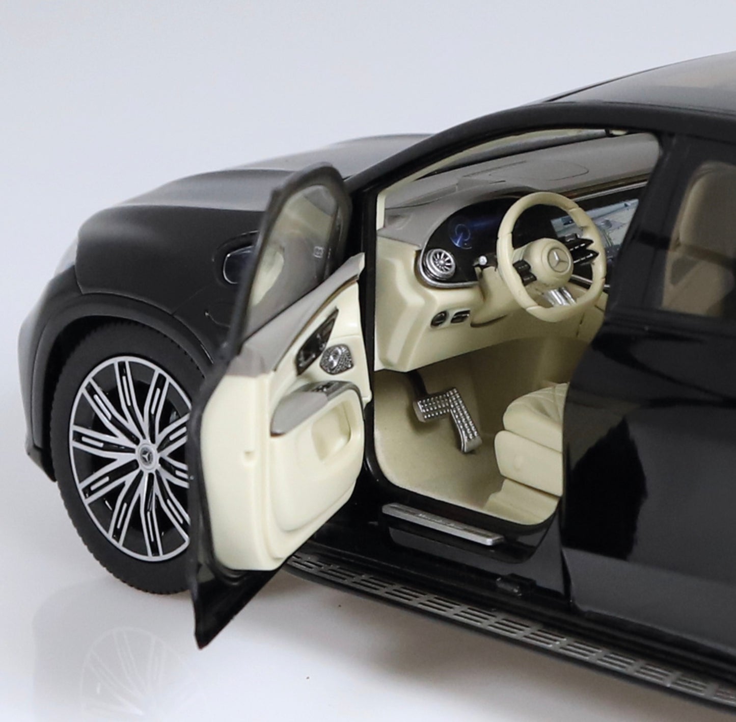 NZG 1:18 - Mercedes-Benz EQS SUV, AMG Line - obsidianblack