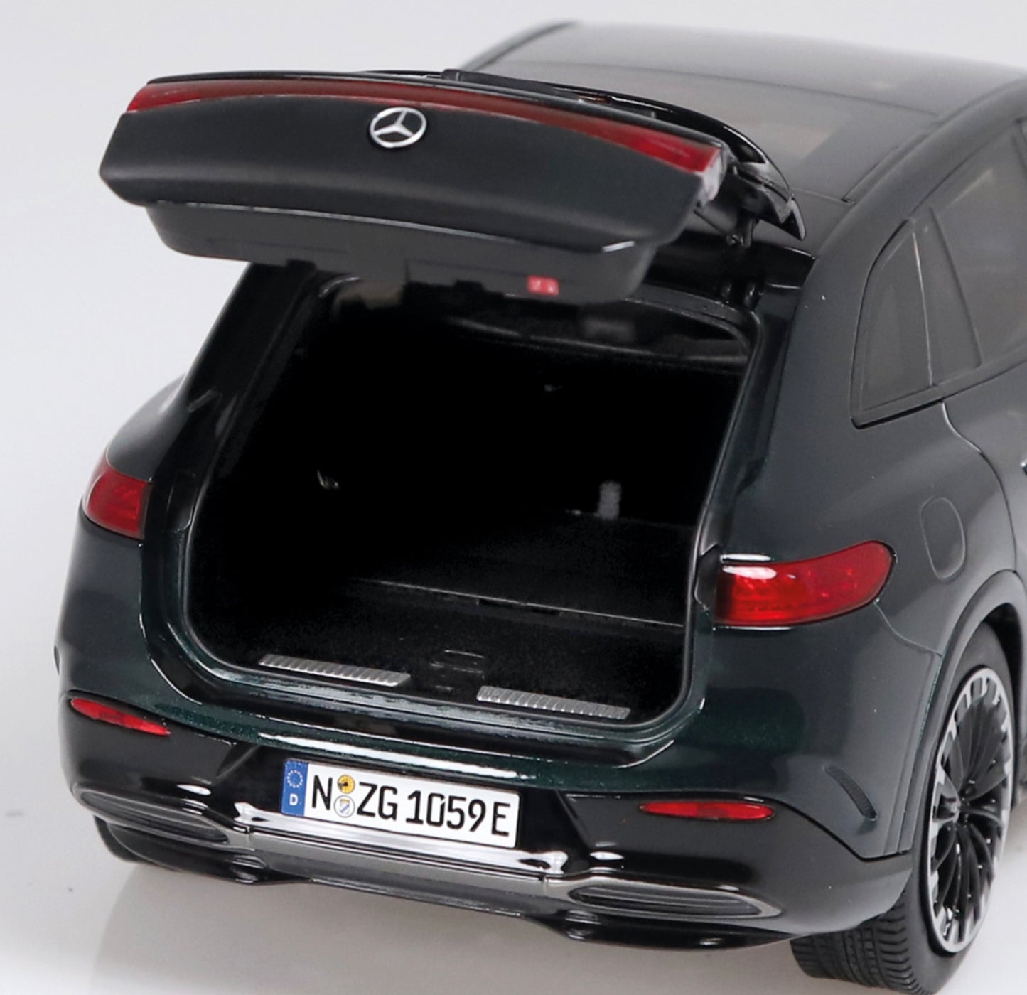 NZG 1:18 - Mercedes-Benz EQS SUV, AMG Line - emeraldgreen