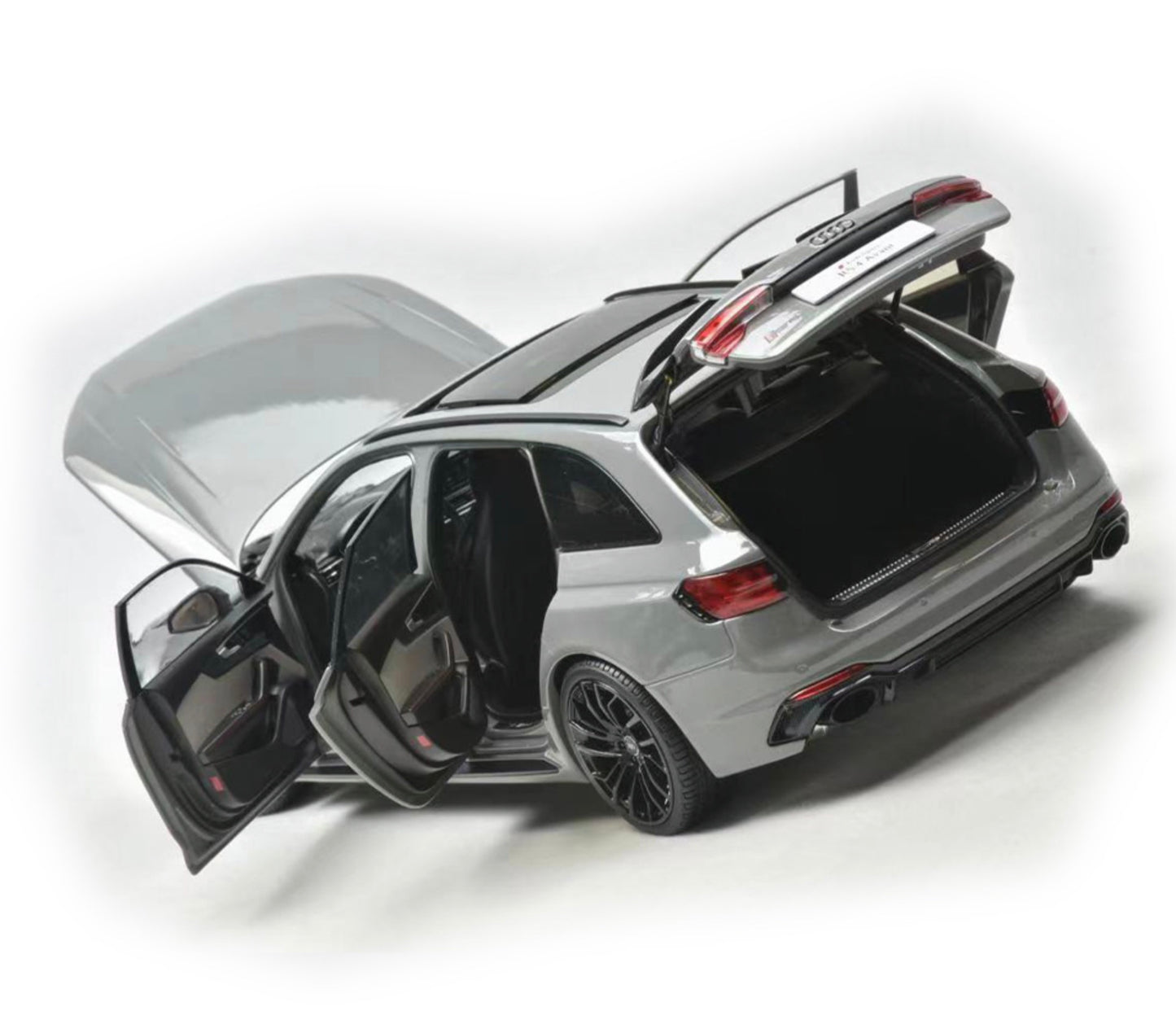 NZG 1:18 - Audi RS4 Avant 2020