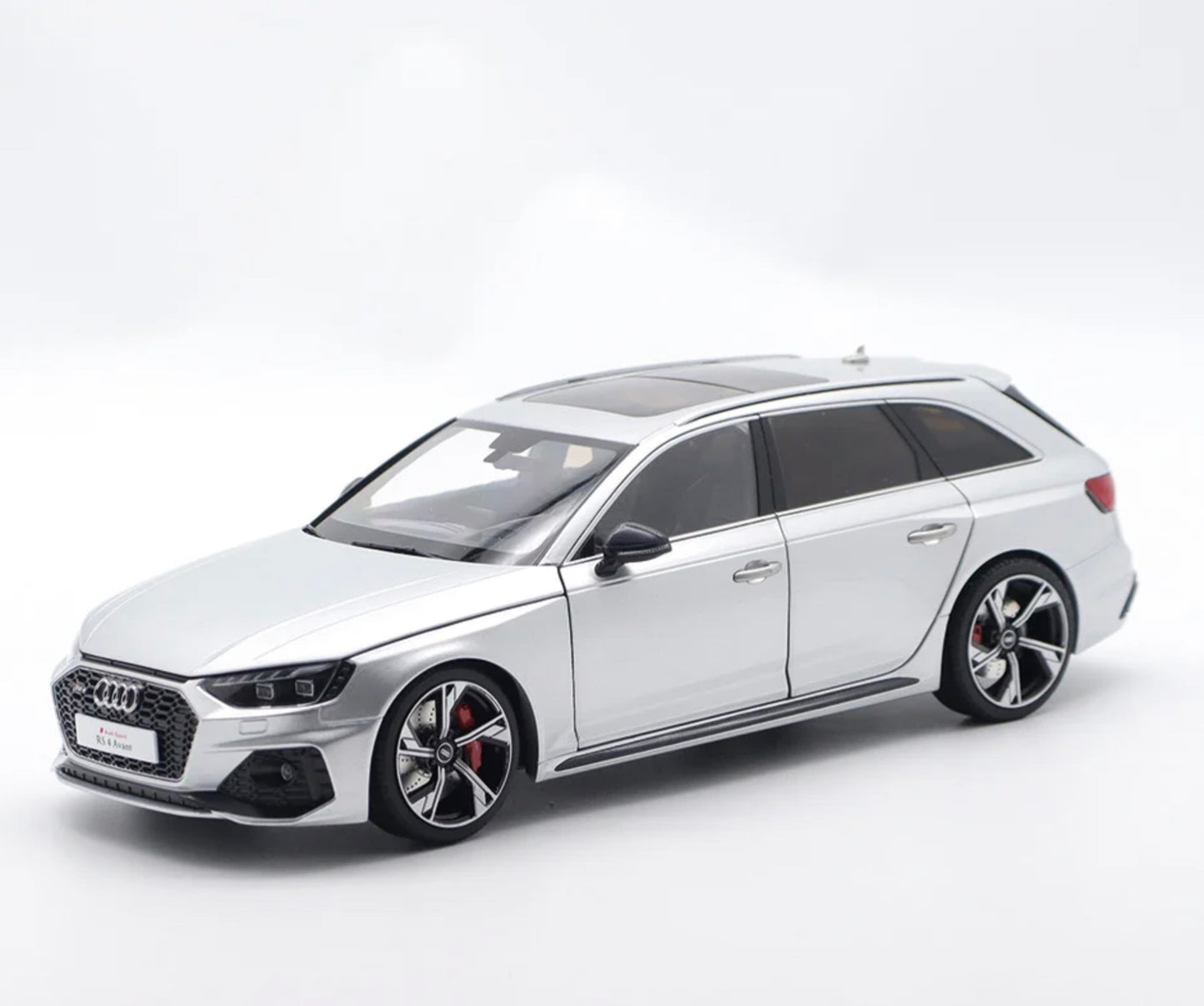 NZG 1:18 - Audi RS4 Avant 2020