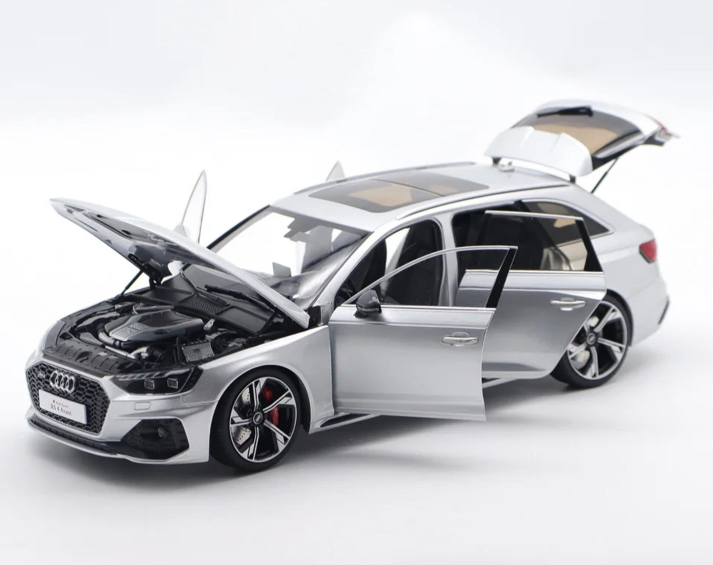 NZG 1:18 - Audi RS4 Avant 2020