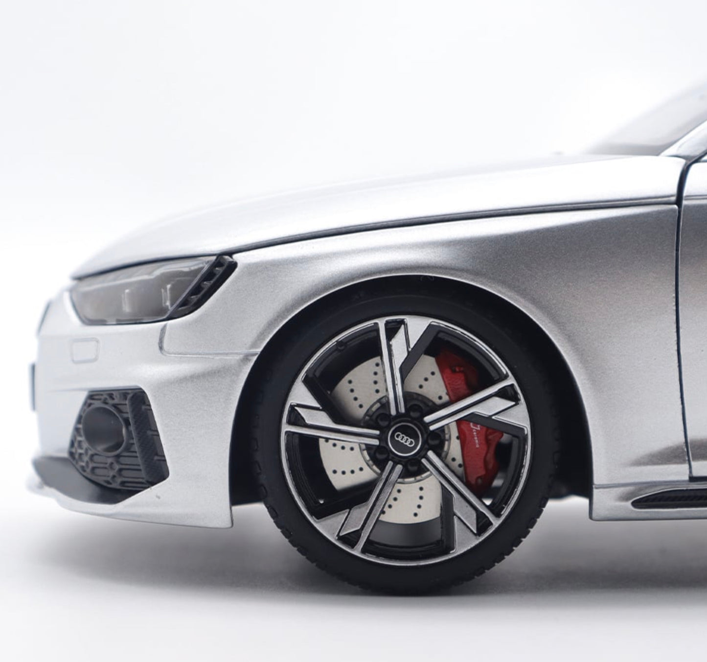 NZG 1:18 - Audi RS4 Avant 2020