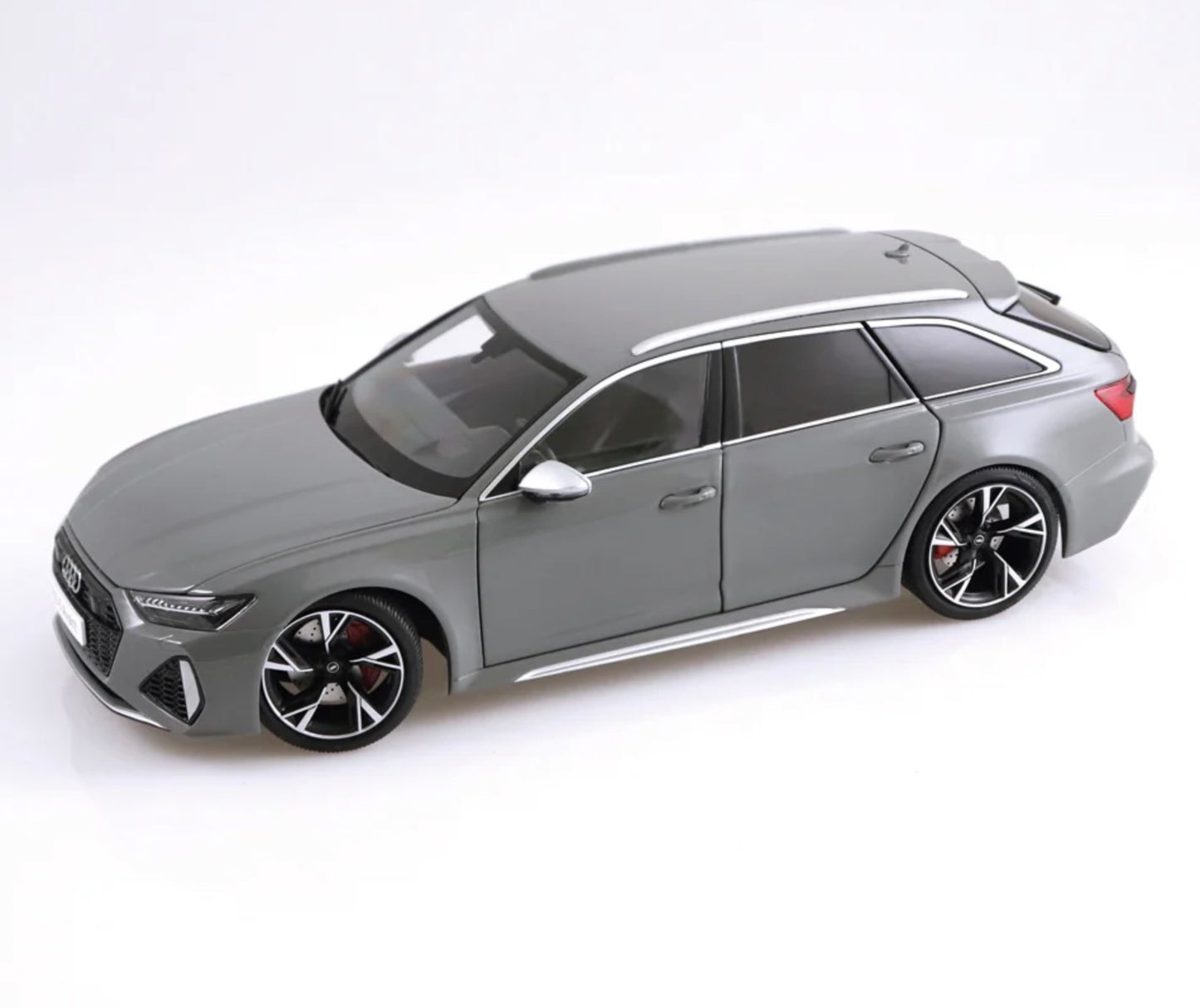 NZG 1:18 - Audi RS6 Avant 2021 C8 grau