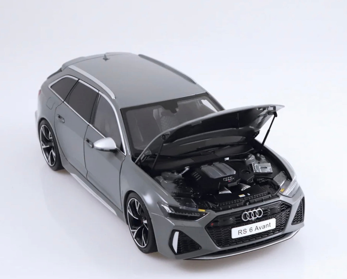 NZG 1:18 - Audi RS6 Avant 2021 C8 grau