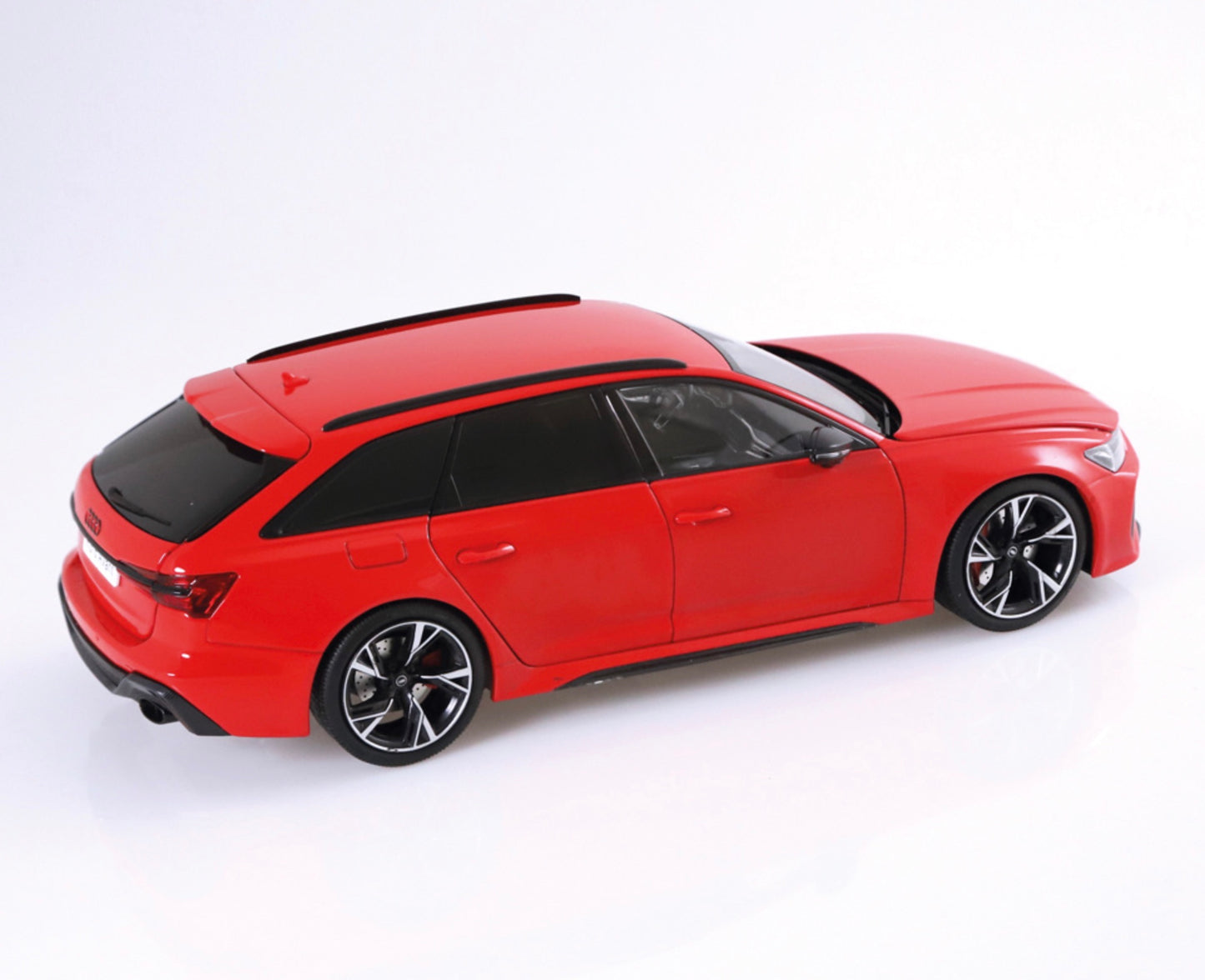 NZG 1:18 - Audi RS6 Avant 2021 C8 Red