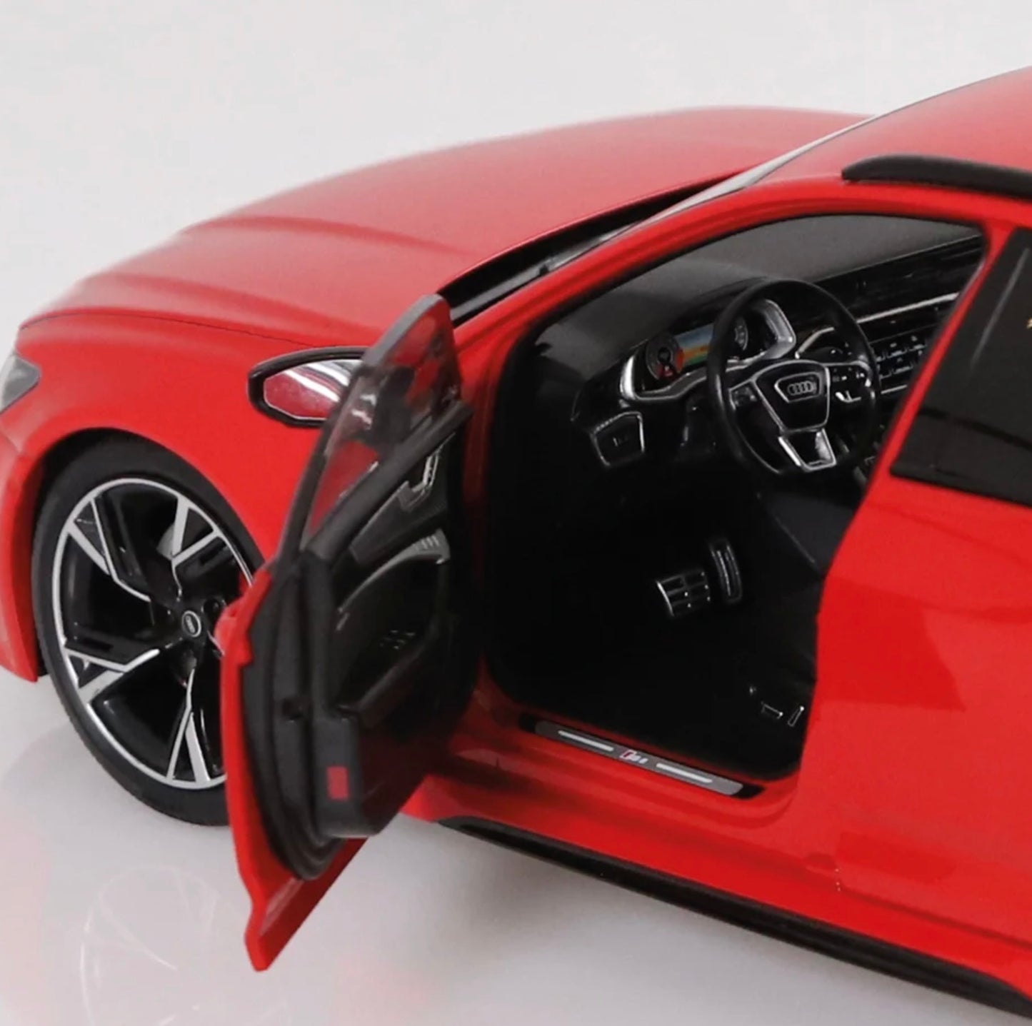 NZG 1:18 - Audi RS6 Avant 2021 C8 Red
