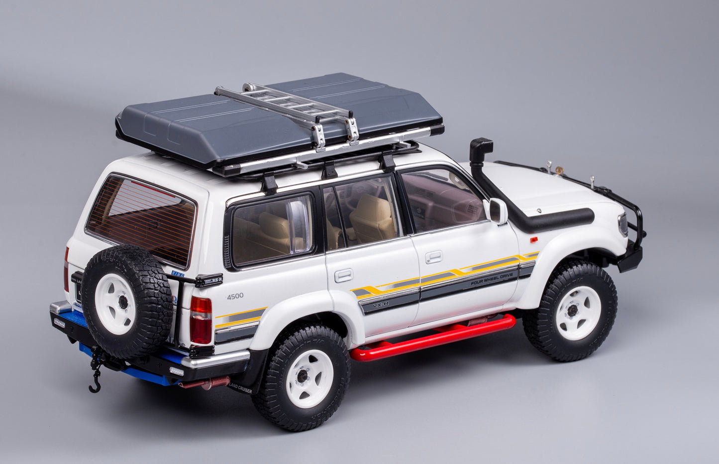 NZG 1:18 - Toyota Land Cruiser J8 white