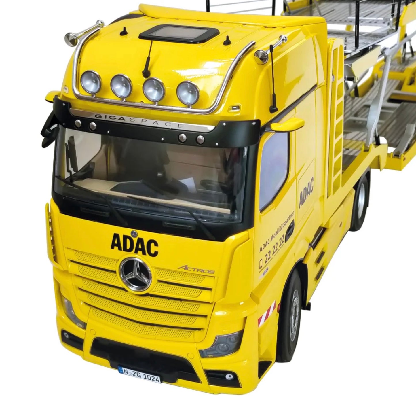 NZG 1:18 - Mercedes-Benz Actros GigaSpace 4x2 & Lohr autotransporter "ADAC"