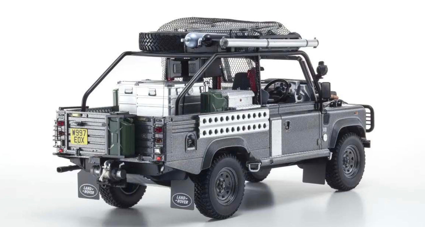 Kyosho 1:18 - Resin Land Rover Defender 2001 Tomb Raider Edition