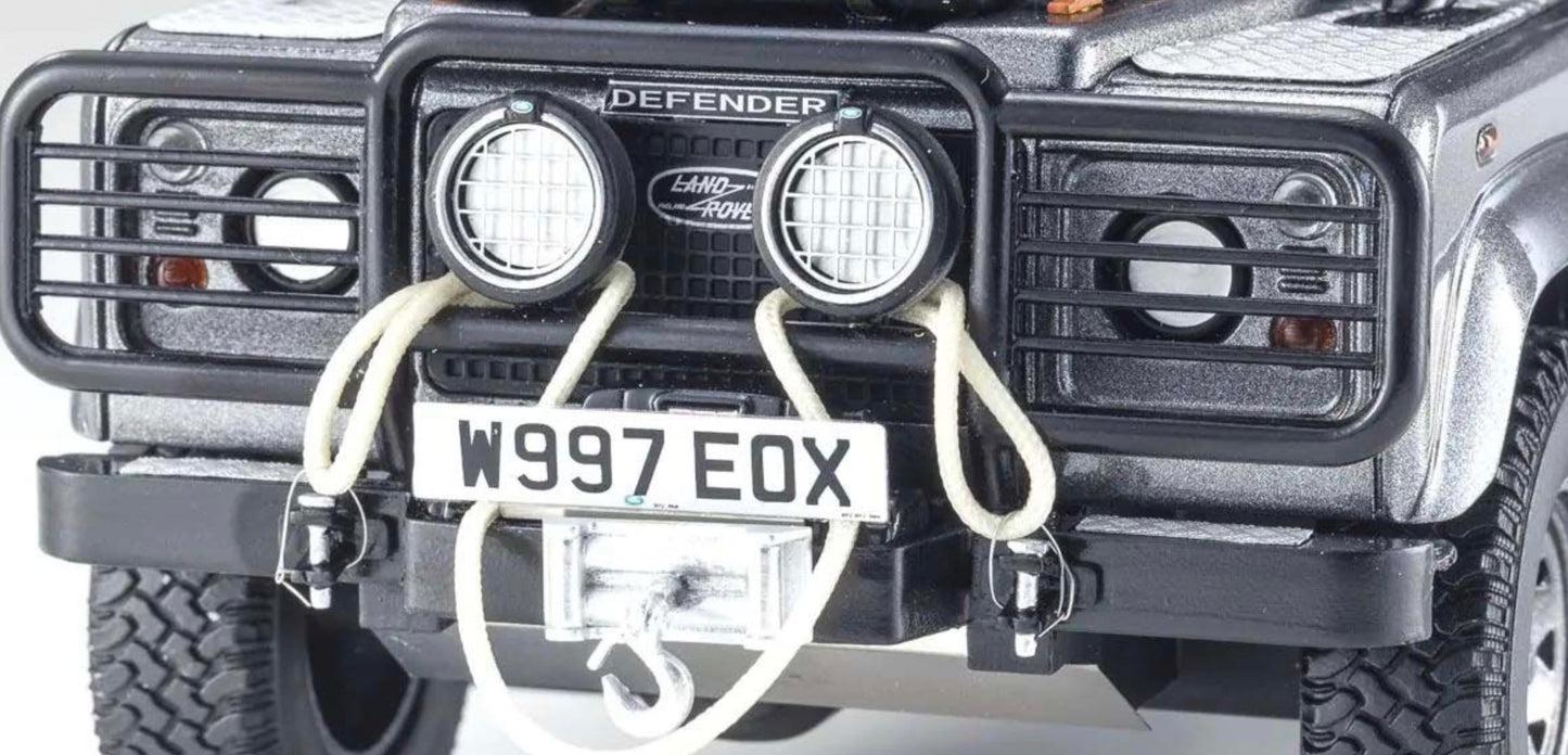Kyosho 1:18 - Resin Land Rover Defender 2001 Tomb Raider Edition