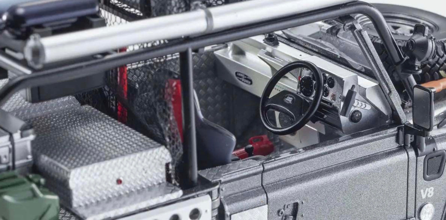 Kyosho 1:18 - Resin Land Rover Defender 2001 Tomb Raider Edition