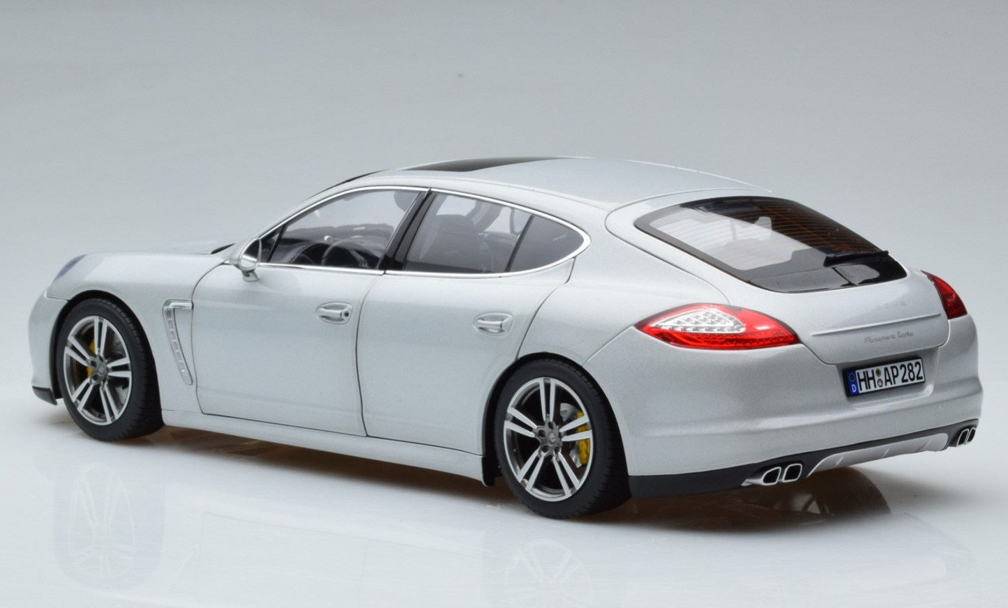 Norev 1:18 PORSCHE PANAMERA TURBO SILVER