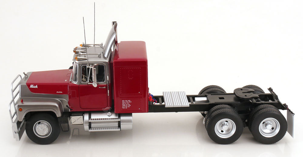 KK-Scale 1:18 - Mack RL 700L 1974 Rood Metallic