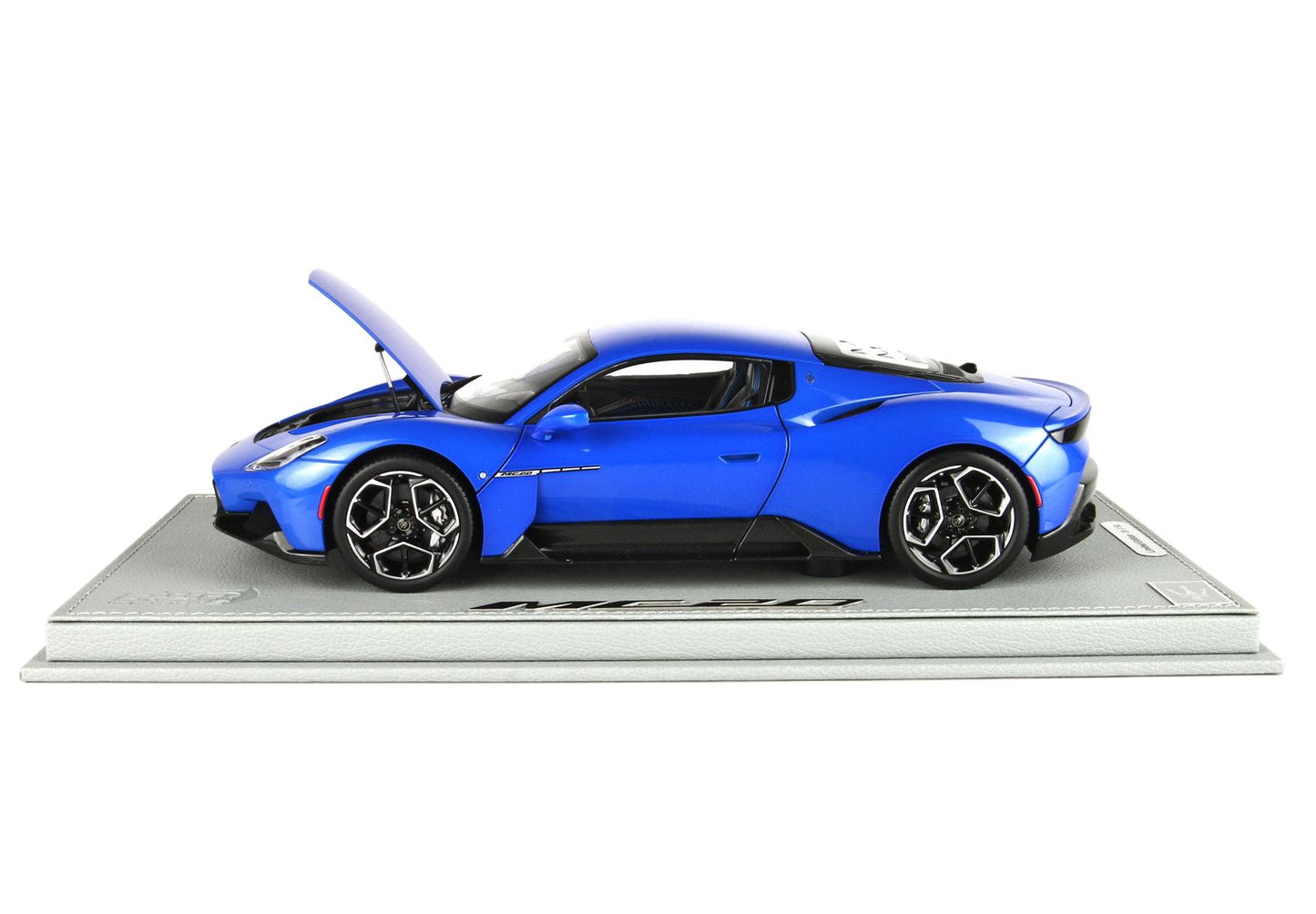 BBR Model 1:18 - Maserati MC20 Blu Infinito - Showcase Included