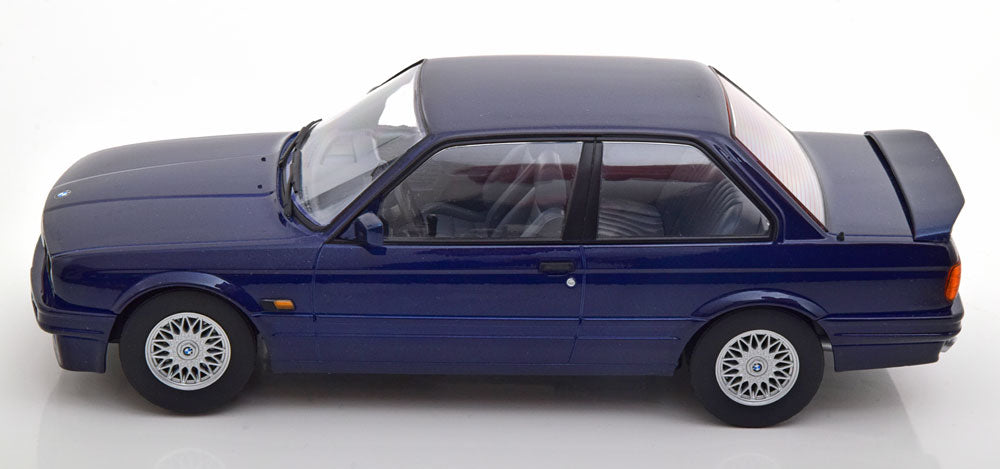 KK-Scale 1:18 - BMW 325i E30 M-Paket 2 1988 Donkerblauw Metallic