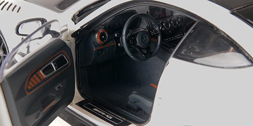 Minichamps 1:18 - MERCEDES-AMG GT BLACK SERIES 2021 WHITE METALLIC