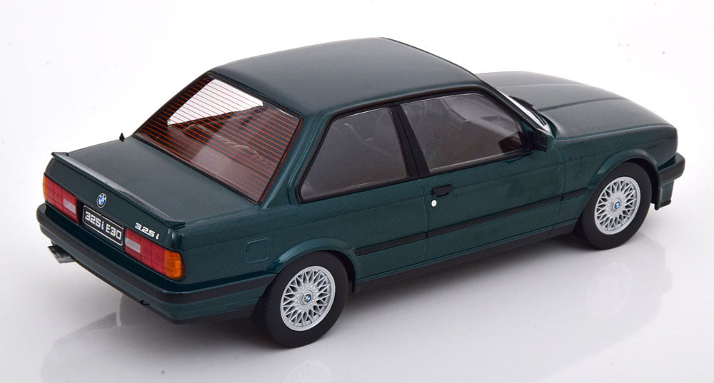 KK-Scale 1:18 - BMW 325i E30 M-Paket 1 1987 Donkergroen Metallic