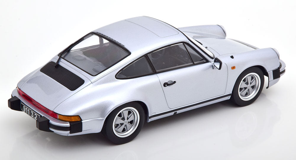 KK-Scale 1:18 - Porsche 911 Carrera 3.2 Coupe 250.000. 911er 1988 Zilver