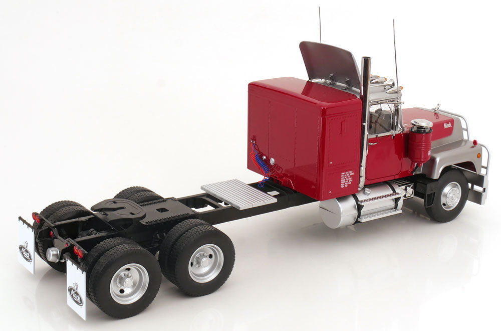 KK-Scale 1:18 - Mack RL 700L 1974 Rood Metallic