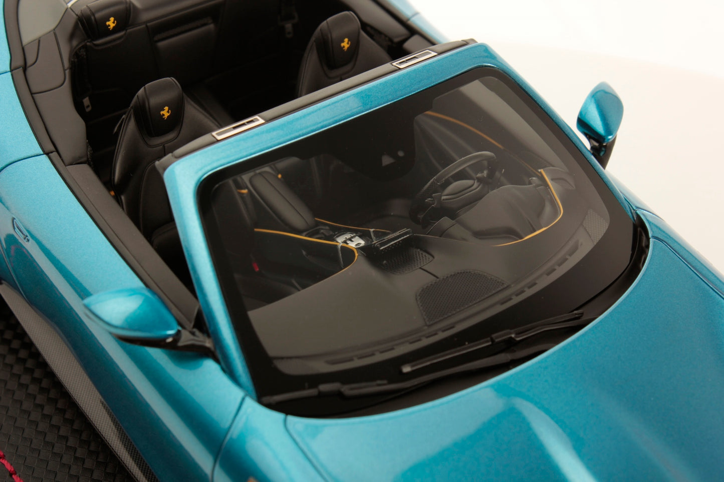 MR Collectiom Model - FERRARI ROMA SPIDER 1:18