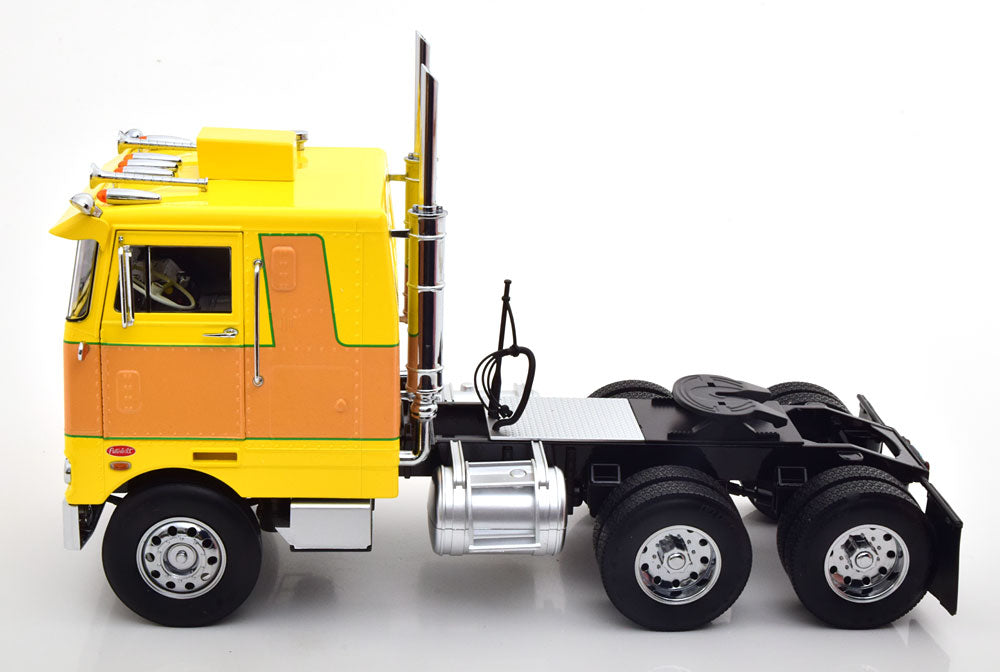 KK-Scale 1:18 - Peterbilt 352 Pacemaker 1977-1979 Geel/Bruin