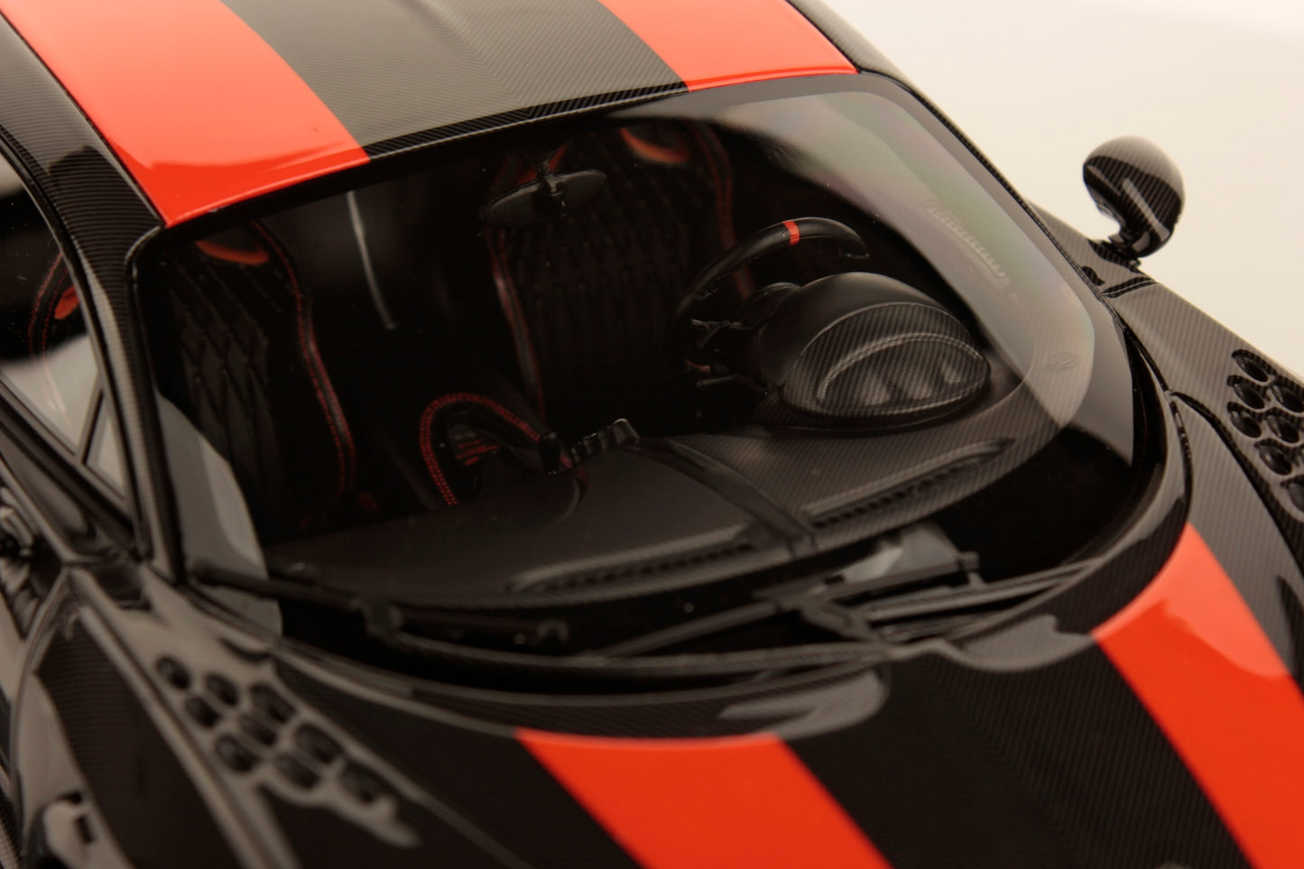 MR Collectiom Model - BUGATTI CHIRON SUPER SPORT 300+ 1:18