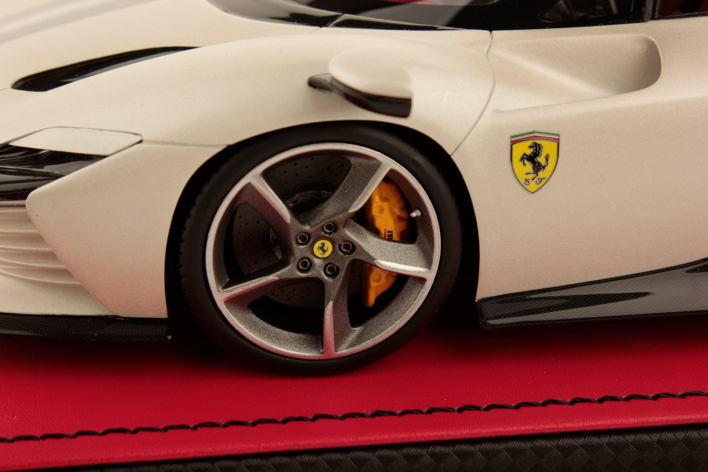 MR Collection Model - FERRARI DAYTONA SP3 1:18