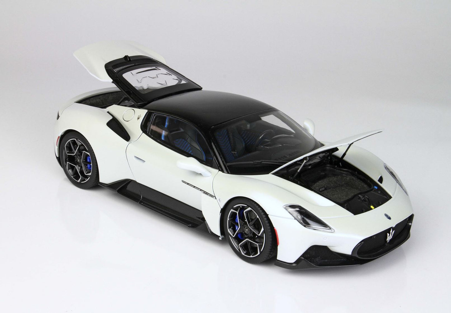 BBR Model 1:18 - Maserati MC20 White Audace