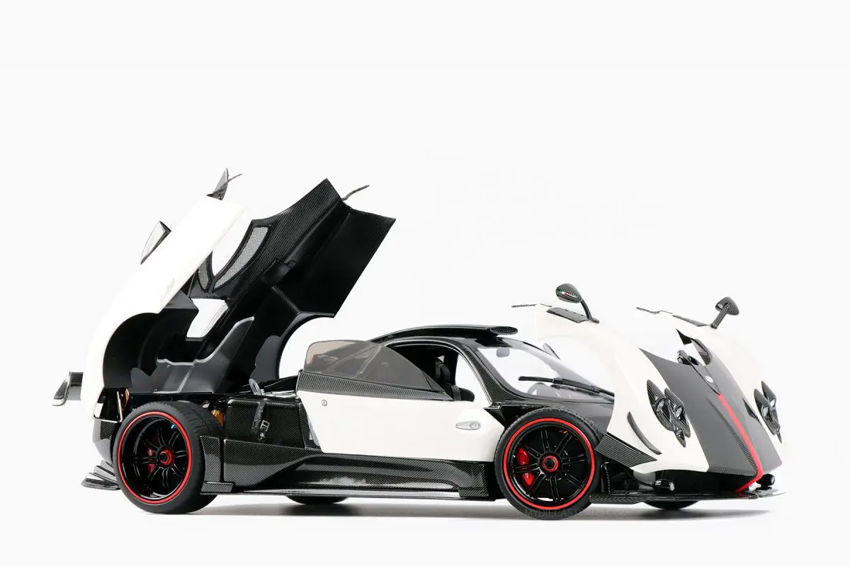 Almost Real 1:18 - Pagani Zonda Cinque Coupe 2009