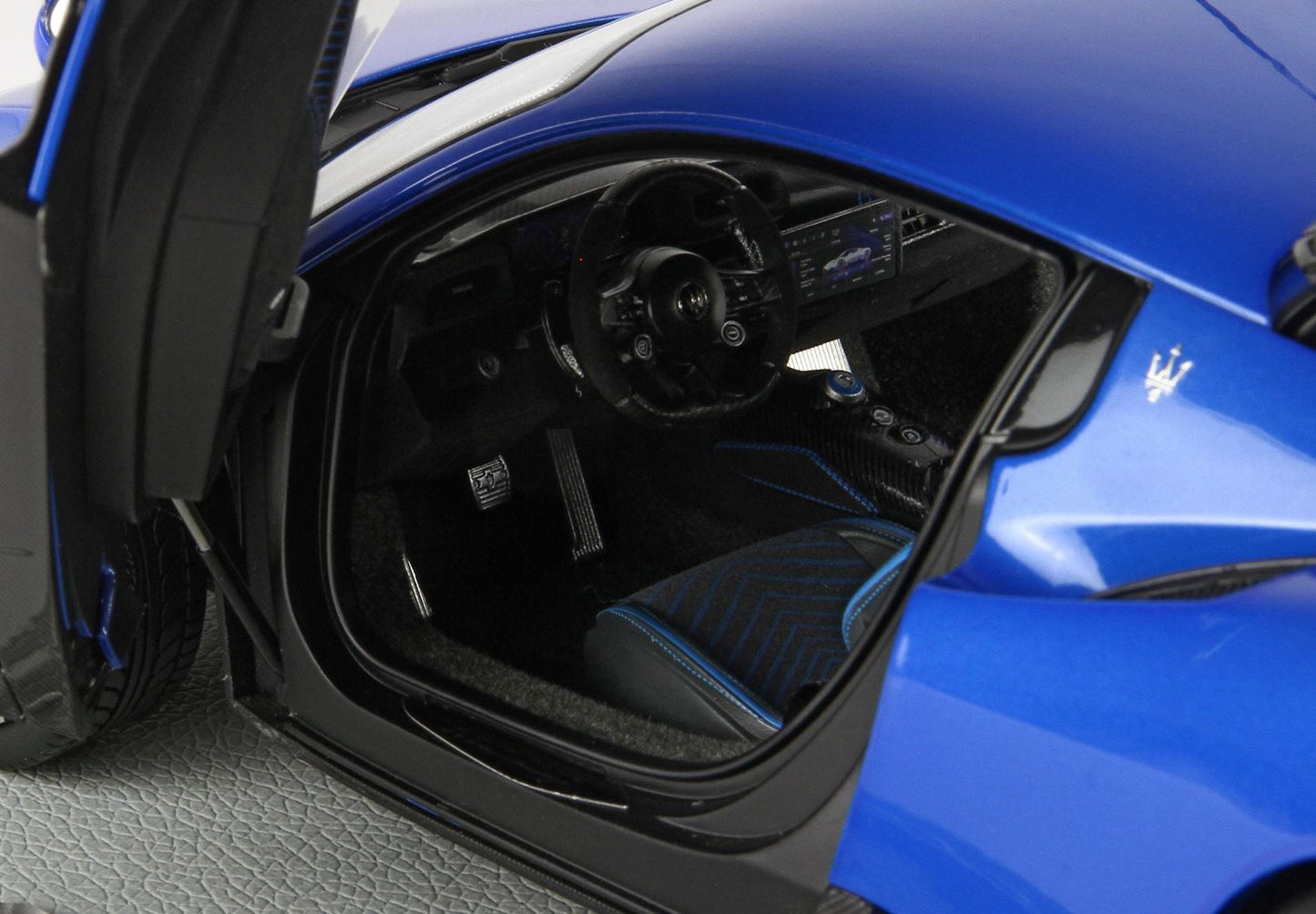 BBR Model 1:18 - Maserati MC20 Blu Infinito - Showcase Included