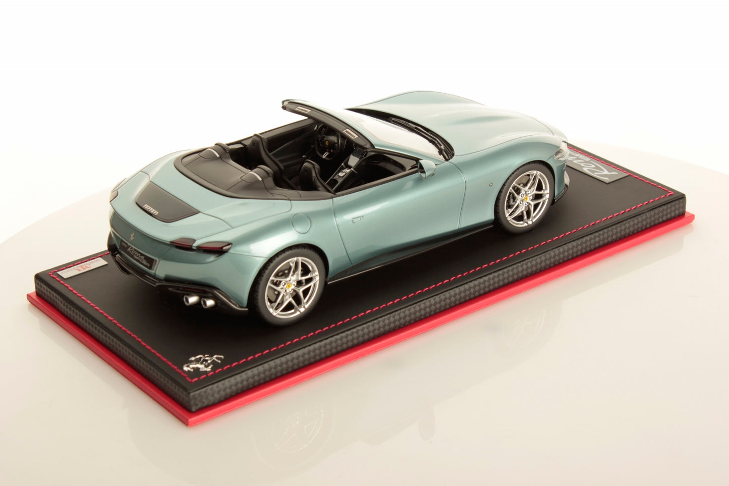 MR Collectiom Model - FERRARI ROMA SPIDER 1:18