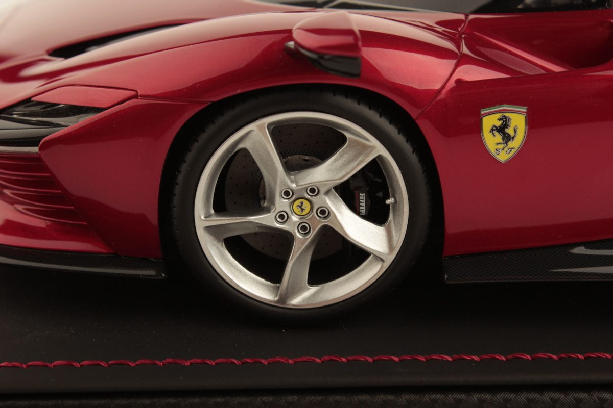 MR Collection Model - FERRARI DAYTONA SP3 1:18