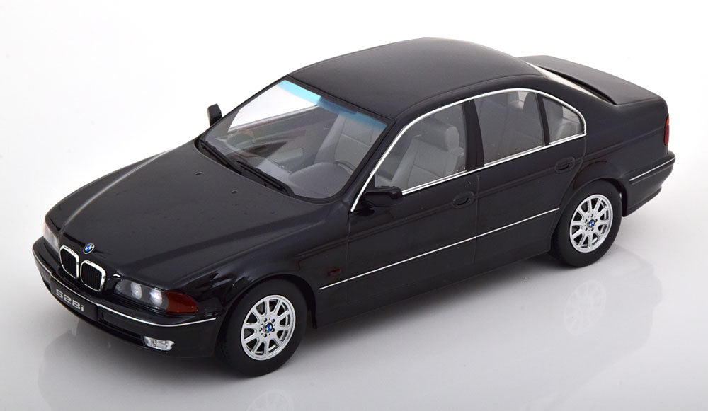 KK-Scale 1:18 - BMW 528i E39 Limousine  1995 Zwart