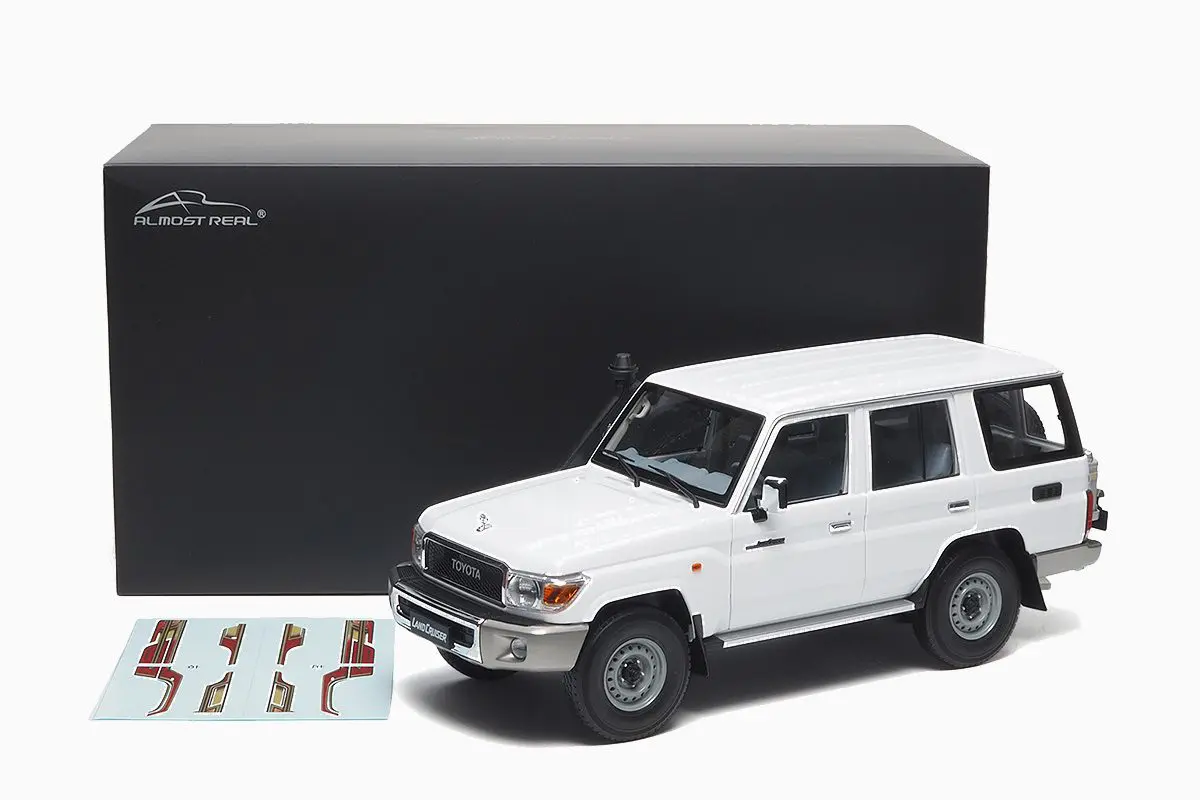 Almost Real 1:18 - Toyota Land Cruiser 76 2017 White