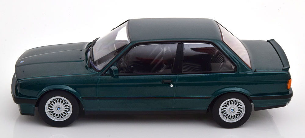 KK-Scale 1:18 - BMW 325i E30 M-Paket 1 1987 Donkergroen Metallic