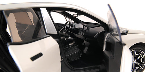 Minichamps 1:18 - BMW iX 2022 WHITE METALLIC