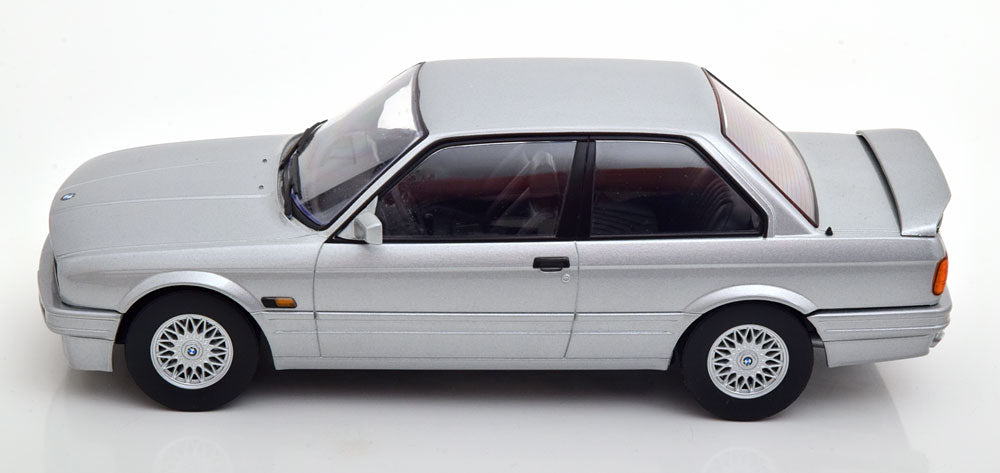 KK-Scale 1:18 - BMW 325i E30 M-Paket 2 1988 Zilver
