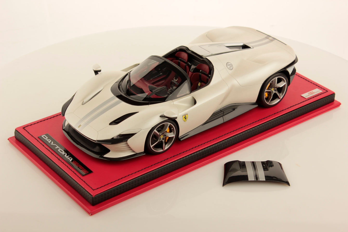 MR Collection Model - FERRARI DAYTONA SP3 1:18