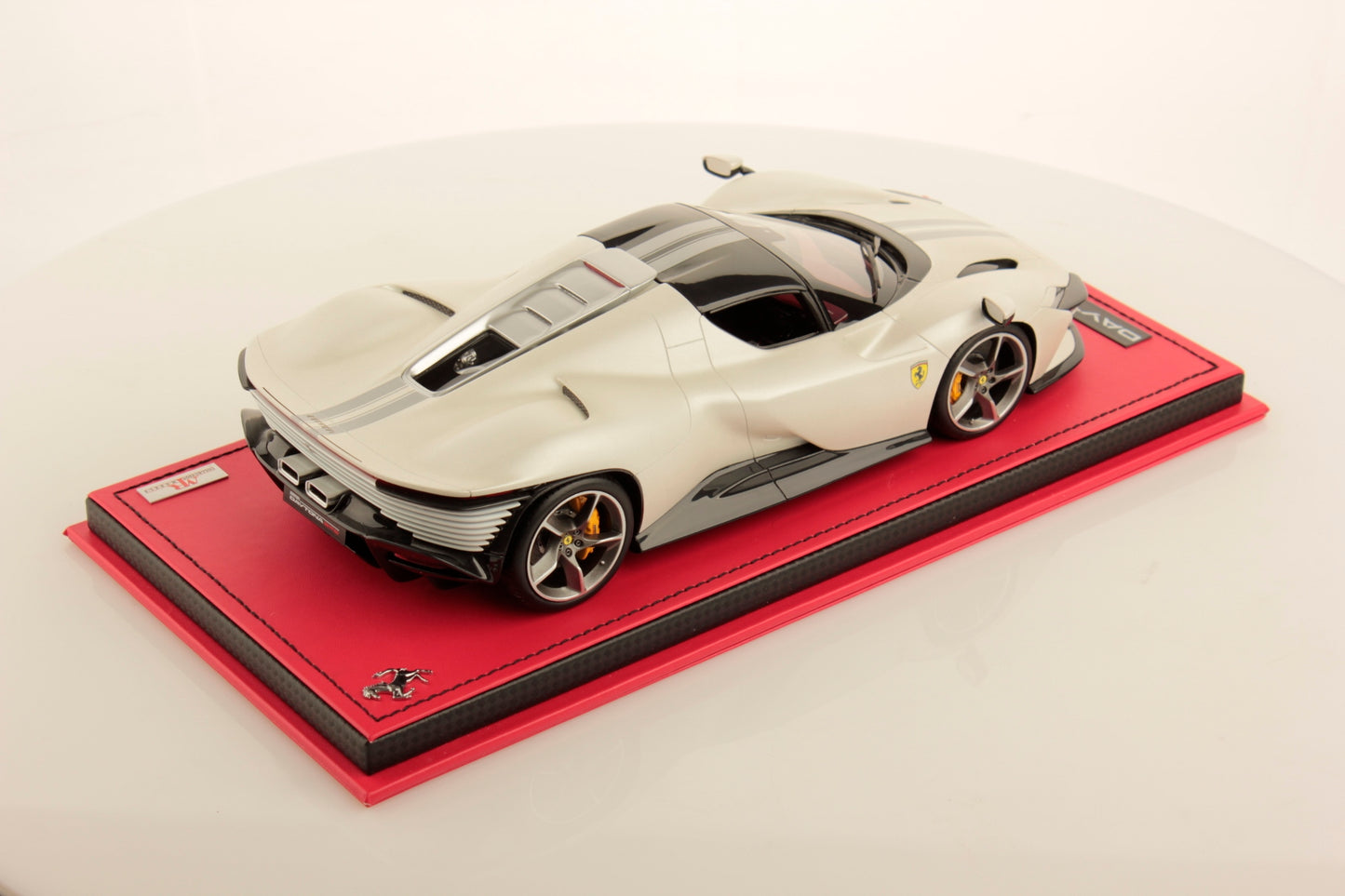 MR Collection Model - FERRARI DAYTONA SP3 1:18