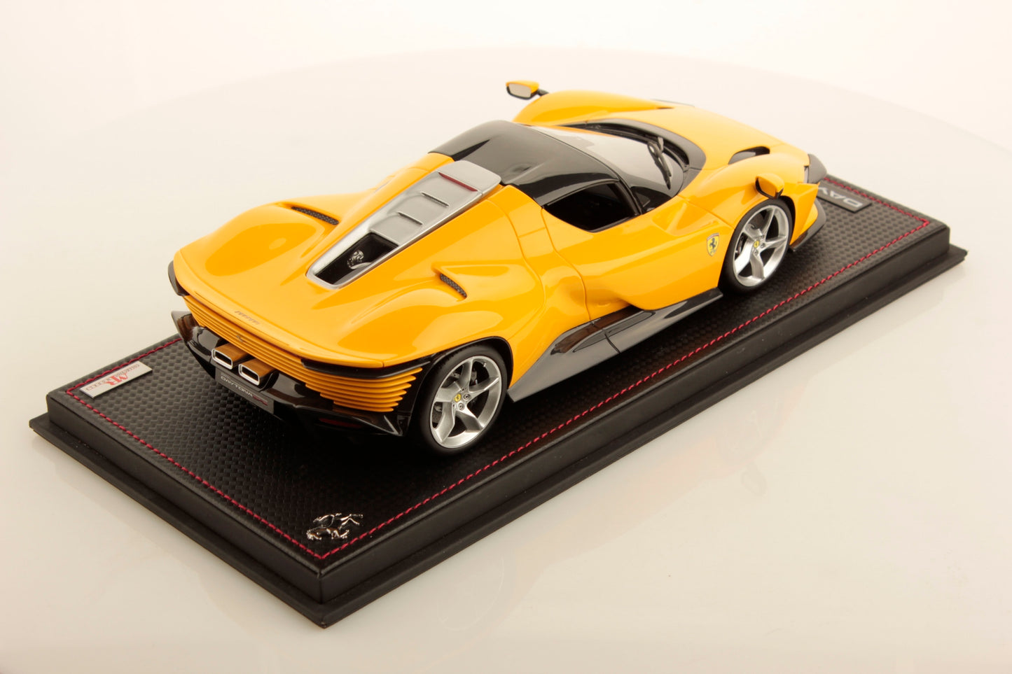 MR Collection Model - FERRARI DAYTONA SP3 1:18