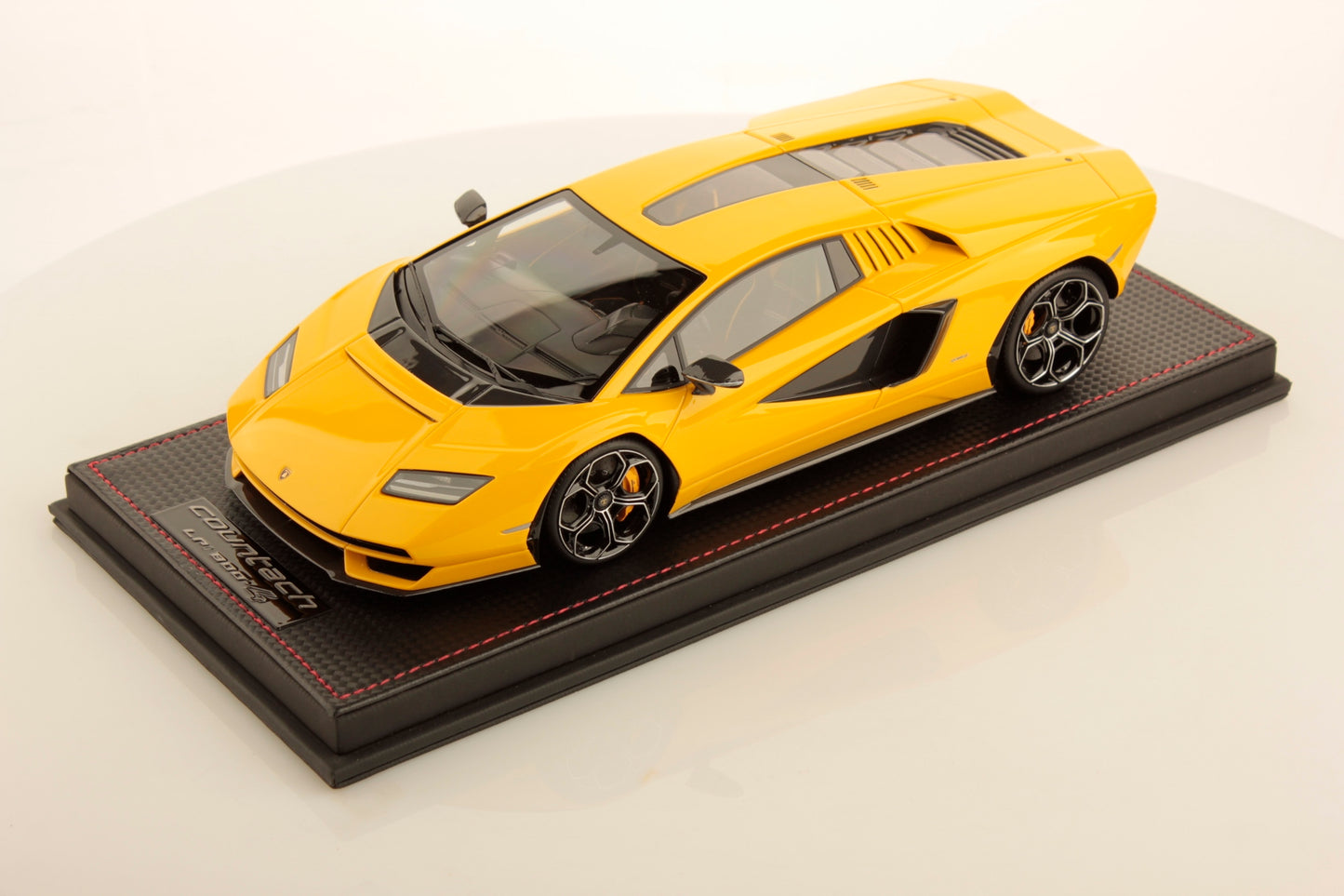 MR Collection Model - LAMBORGHINI COUNTACH LPI 800-4 1:18