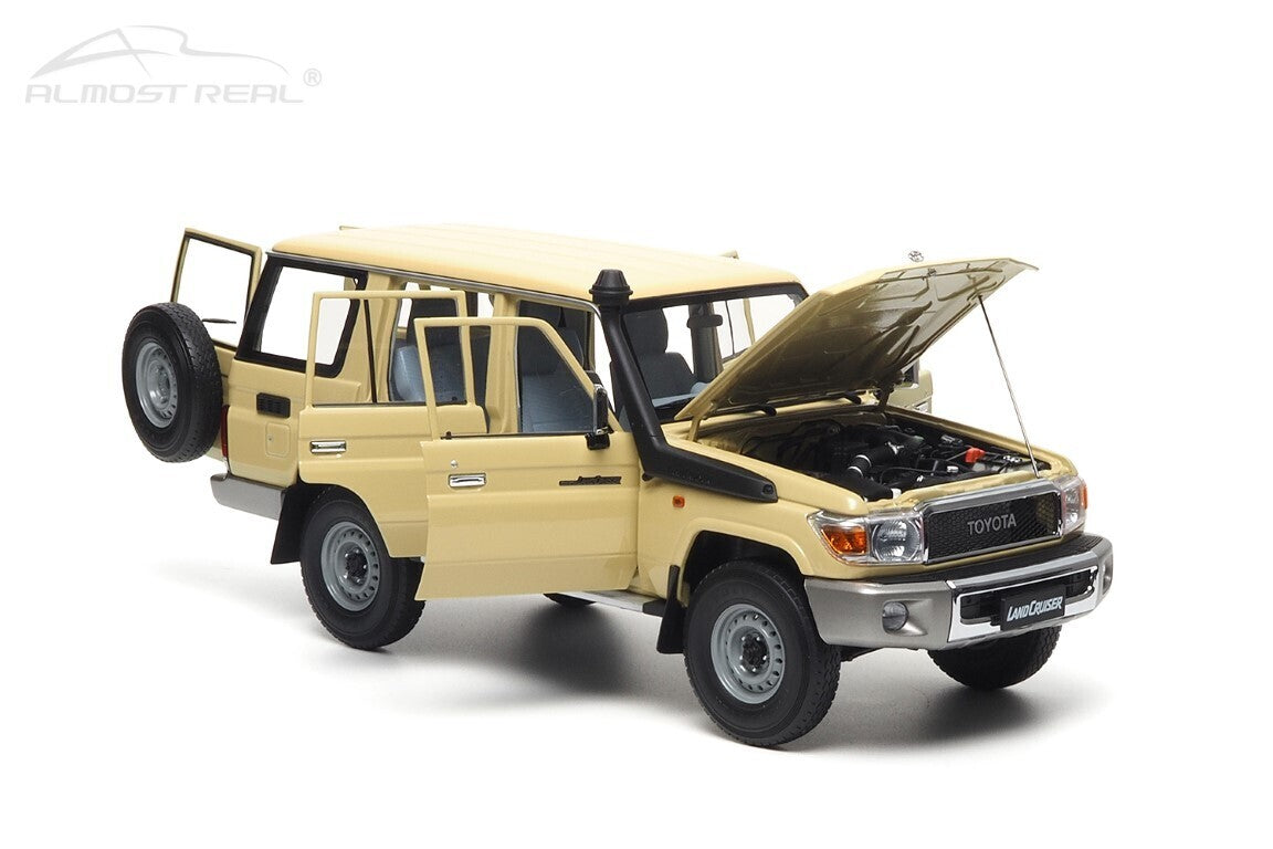 Almost Real 1:18 - TOYOTA LAND CRUISER 76 2017 CREAM
