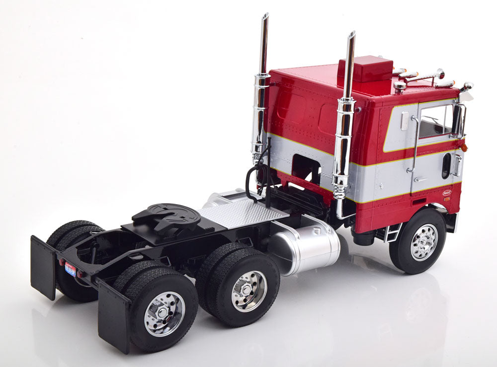 KK-Scale 1:18 - Peterbilt 352 Pacemaker 1977-1979 Rood Metallic / Zilver